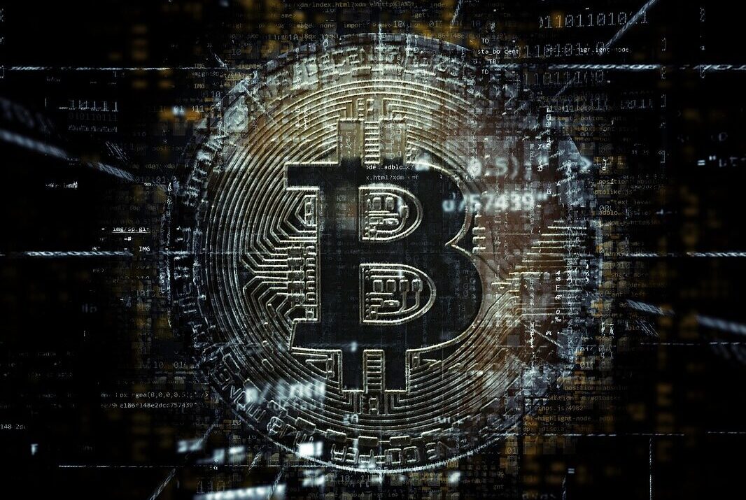 Bitcoin se mantém a 52 mil dólares enquanto investidores especulam sobre novo recorde.